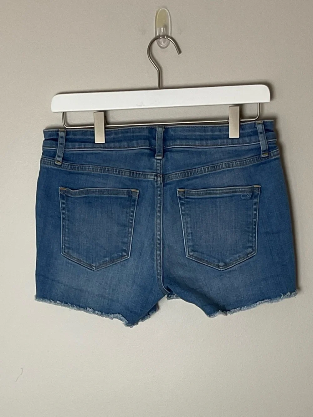 Vineyard Vines Women's Blue Denim Frayed Hem Shorts Size 25 - Picture 7 of 7